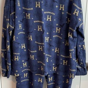 Wizarding World of Harry Potter Hogwarts Navy and Gold Pajama Set